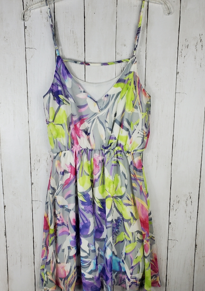 Everly Women's Spaghetti Strap Floral Top Shirt Blouse Size Small Colorful Vneck